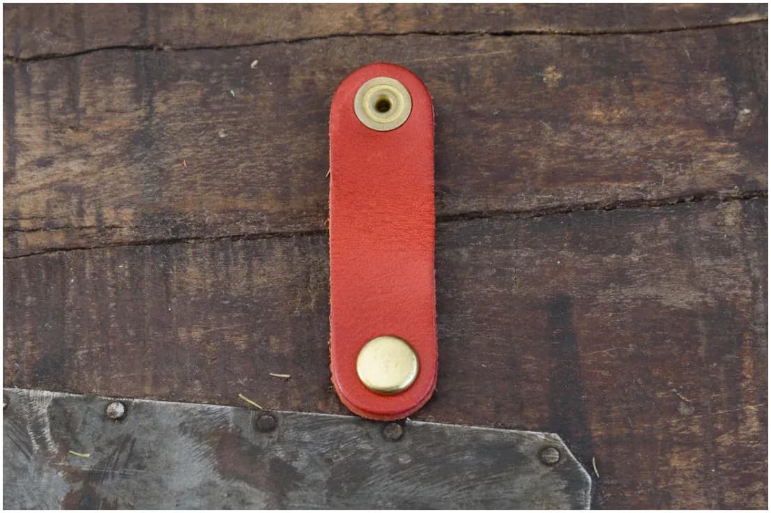 ABURI LEATHER CLIP