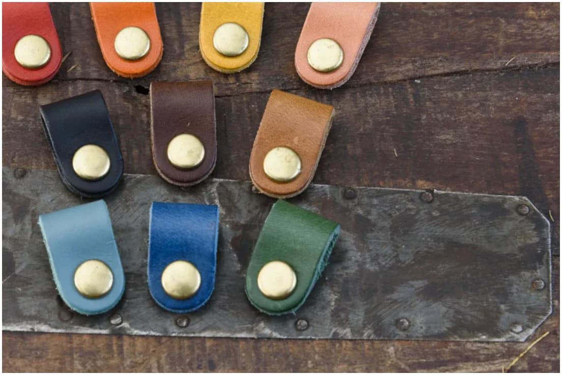 ABURI LEATHER CLIP